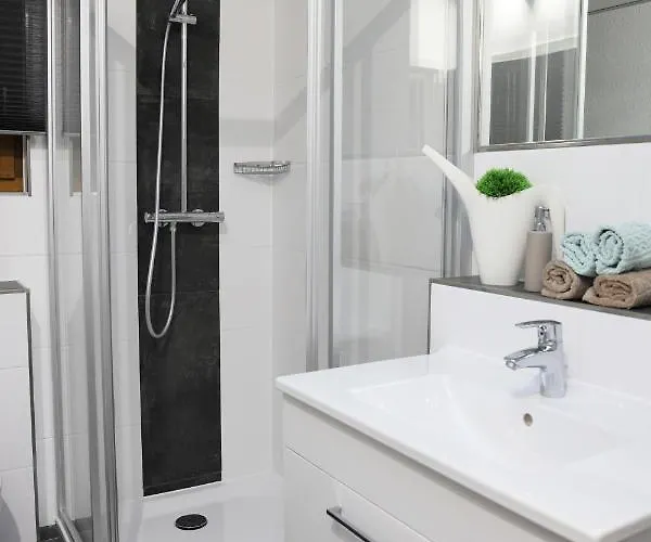 - Naehe Kaiserslautern 샬레